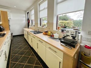 Kitchen- click for photo gallery